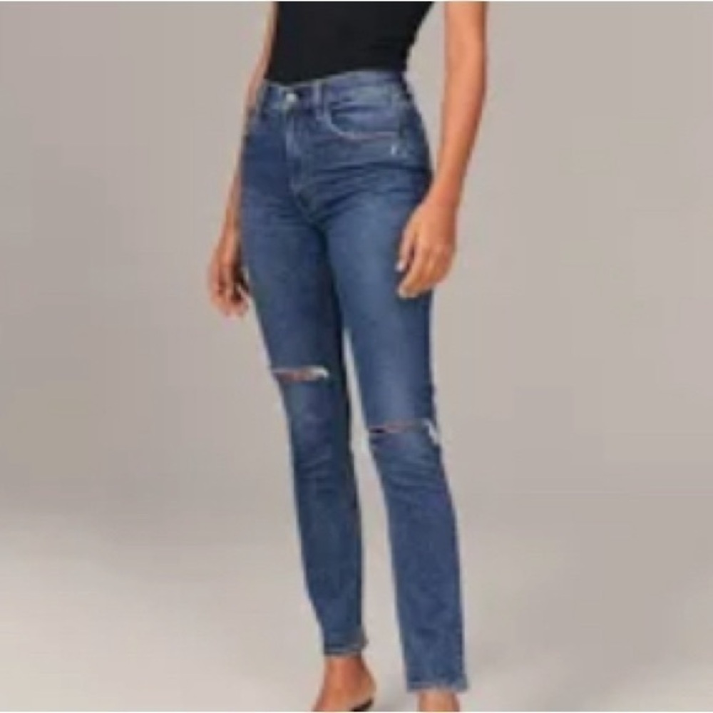 Abercrombie & Fitch Distressed Dark Wash Skinny Jeans 4 / 27W 31L